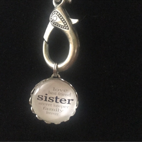 Sister Pendant Necklace with Message - Picture 4 of 7
